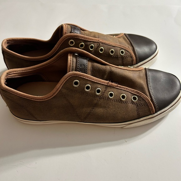 GUESS MICKEY 2 MEN’S COGNAC LEATHER LACELESS SNEAKERS SIZE 9 - Picture 1 of 10